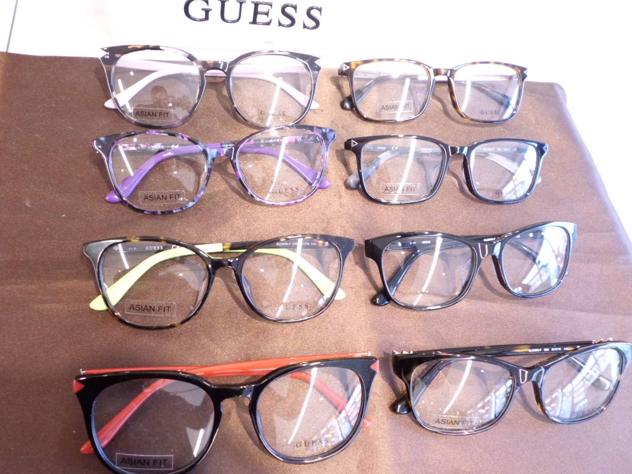 定番のカジュアル眼鏡　GUESS（ゲス）　　【ルックワン辻井店】